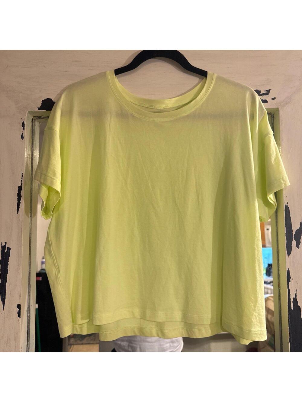Lululemon tee size 10
